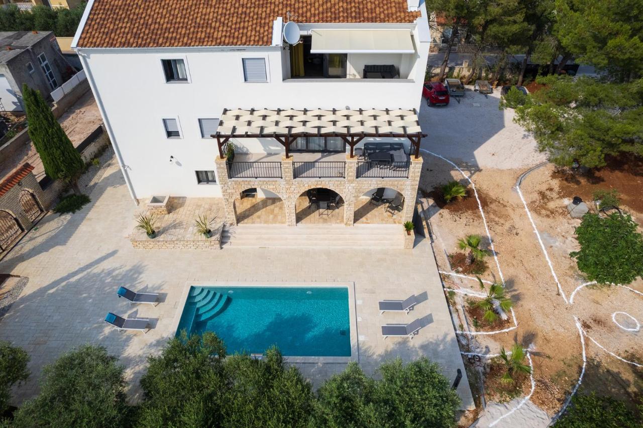 Villa Jalan Врси Екстериор снимка