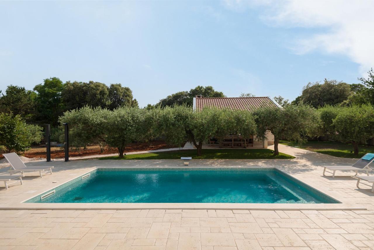 Villa Jalan Врси Екстериор снимка